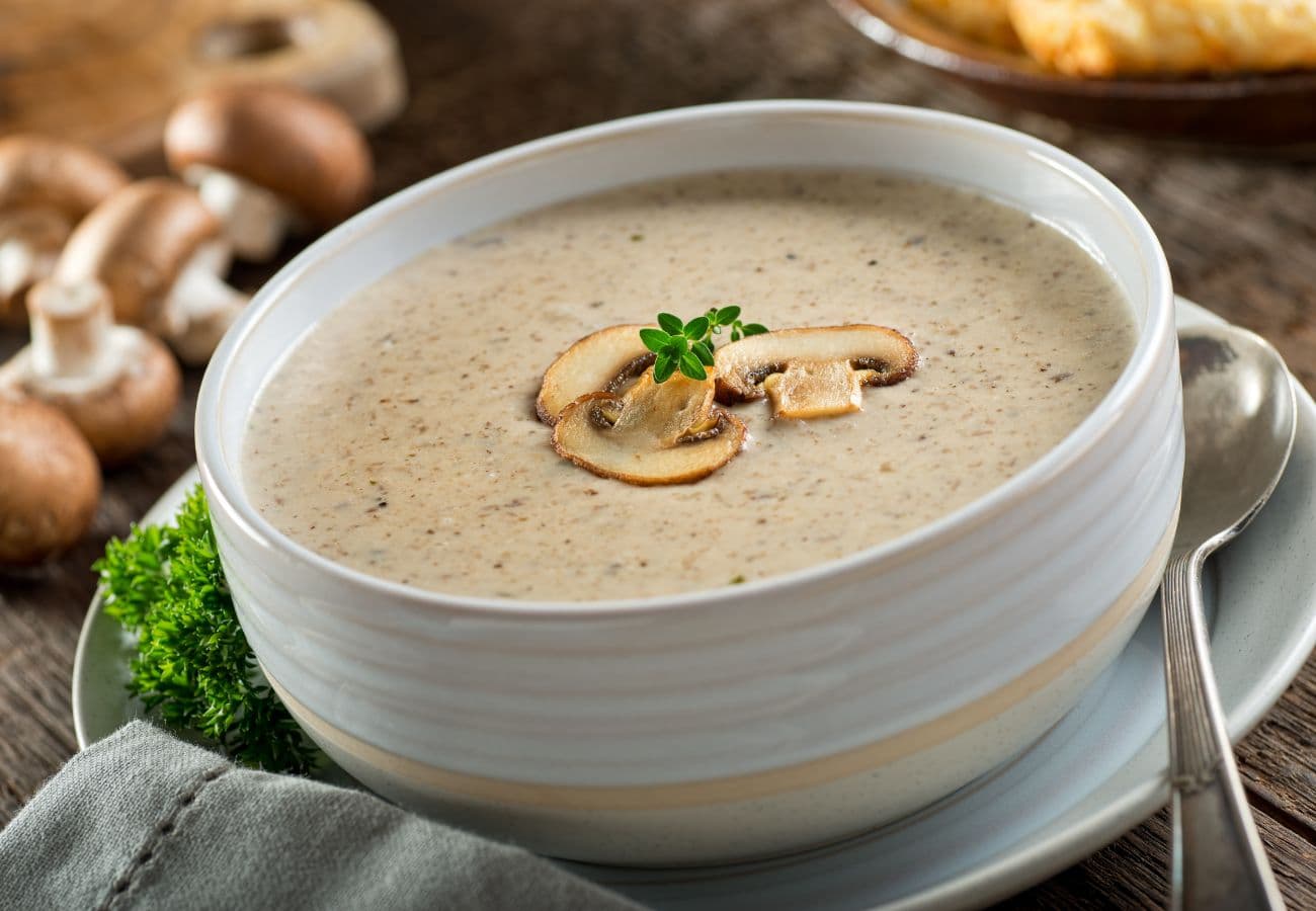 Crema de xampinyons, la recepta de l'àvia deliciosa ideal per a la tardor