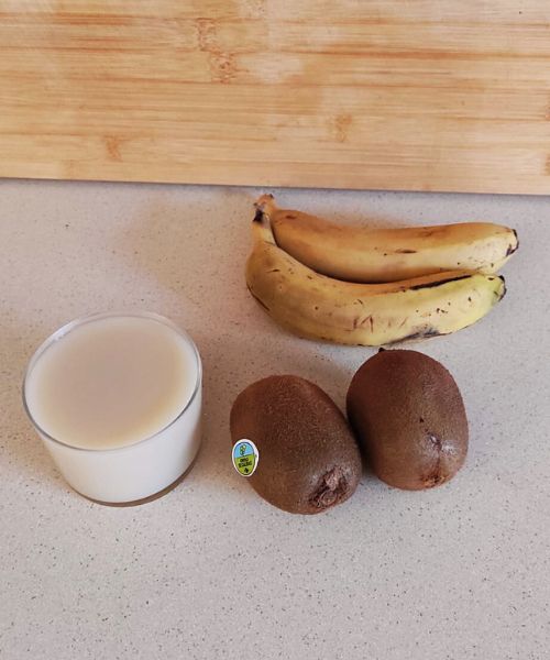 preparem els ingredients del batut de kiwi i plàtan