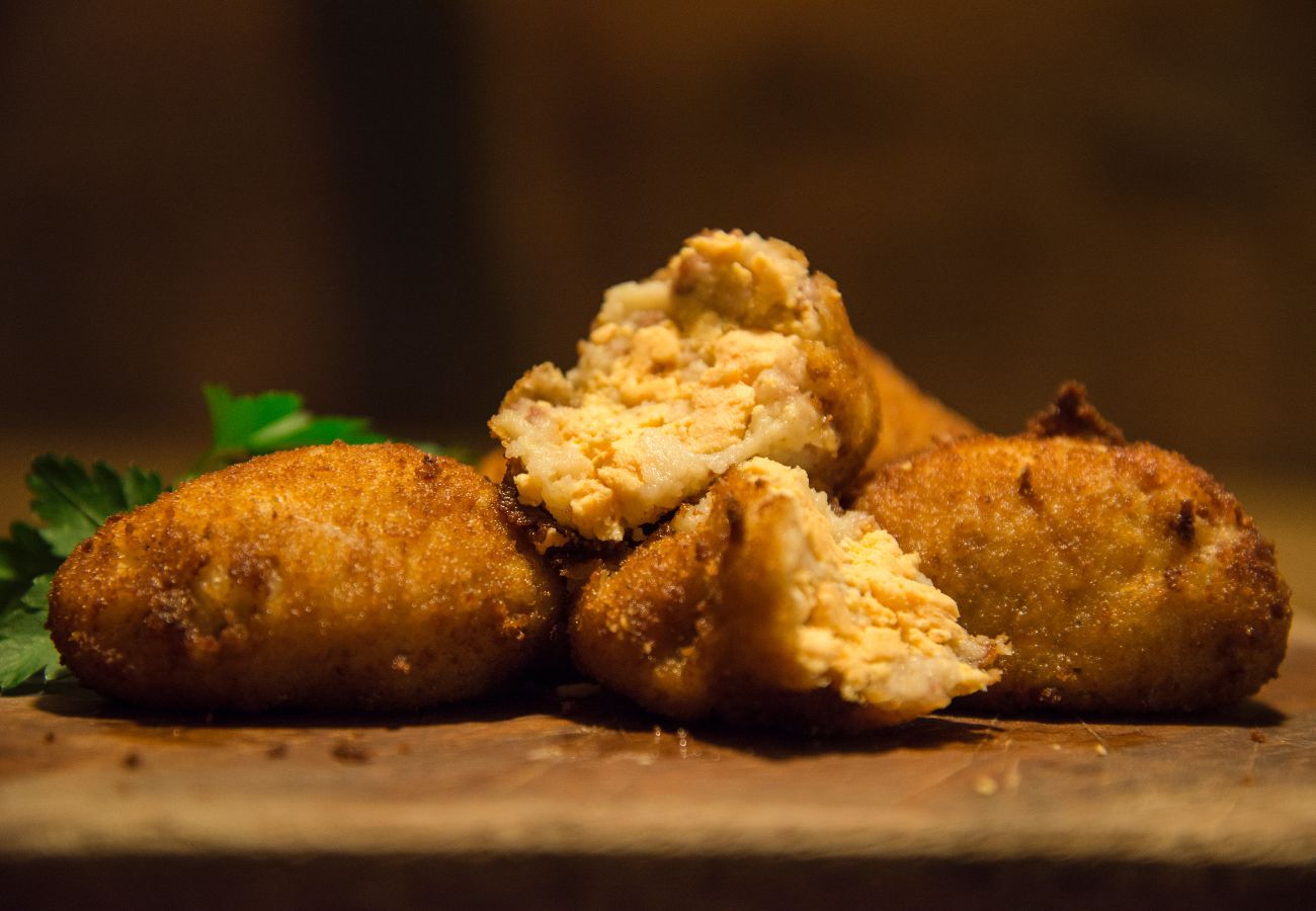 recepta de Com fer croquetes de pollastre casolanes, aprèn tots els trucs per a dominar aquesta recepta clàssica