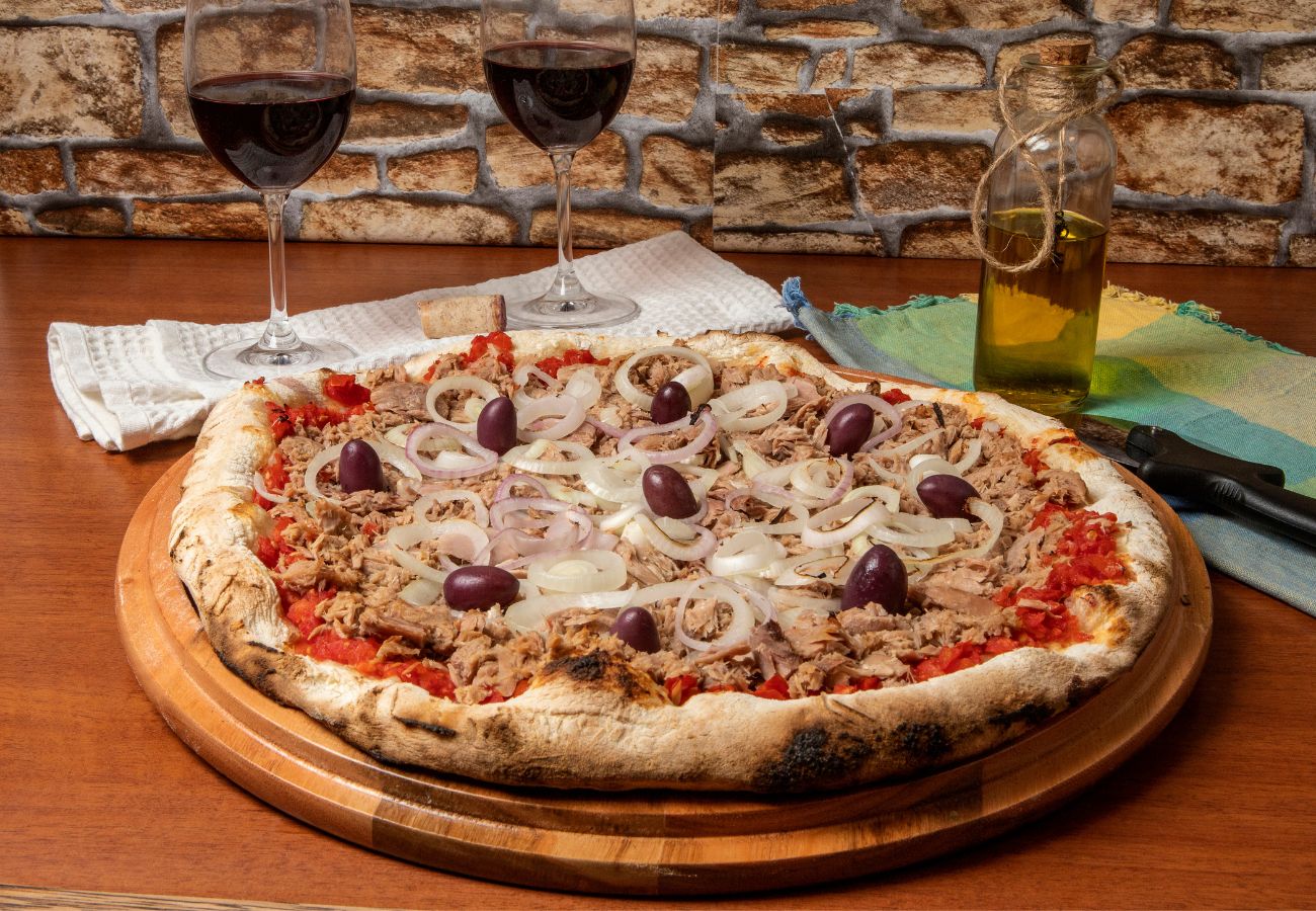 recepta de Pizza de tonyina i ceba, l'autèntica pizza italiana