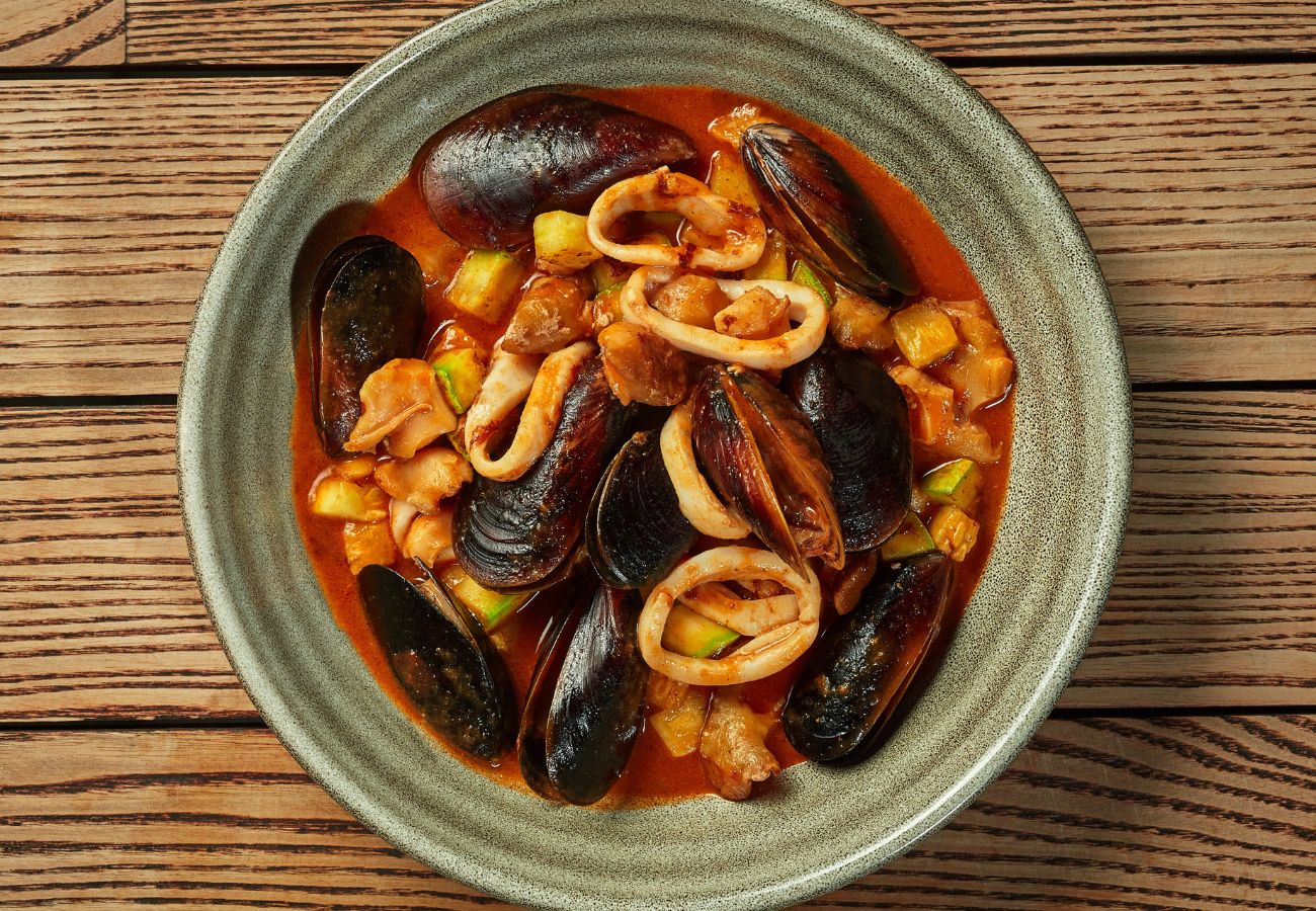 recepta de Sarsuela de peix i marisc, el plat tradicional català que et sorprendrà amb el seu sabor mediterrani