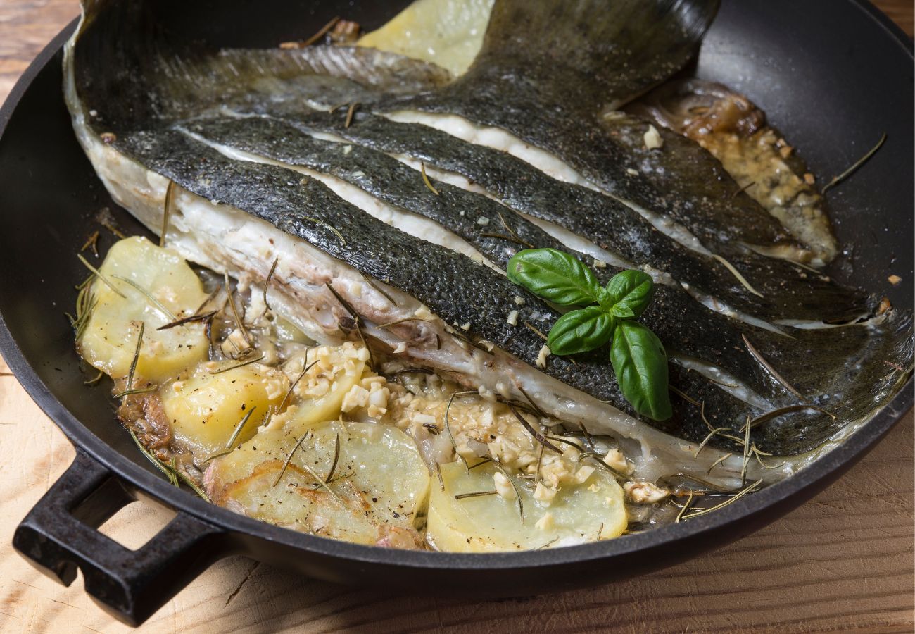 Turbot al forn amb patates, la recepta de peix blanc que no et pots perdre